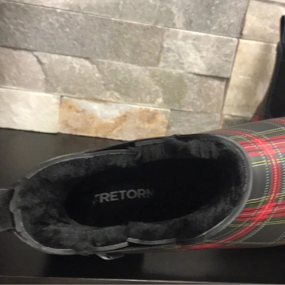 Tretorn Chelsea Rain Boots in Black & Red Plaid size 8 Warm Winter Fur Lined